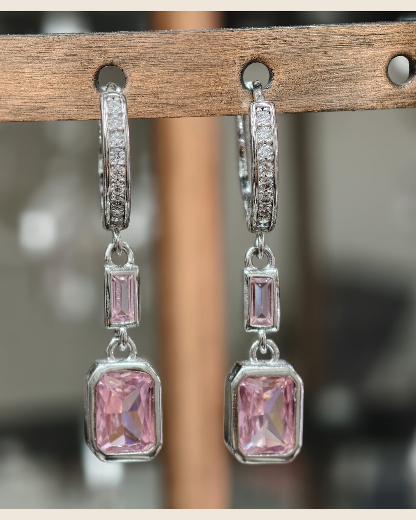4,02 Gr 925 Ayar Gümüş Sallantılı Pembe Ve Beyaz Zirkonyum Taşlı Küpe